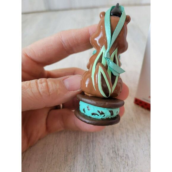 Hallmark mint chocolate chipmunk ice cream 2013 ornament Xmas holiday tree - Picture 4 of 7